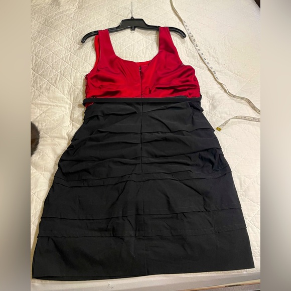 Women’s Red & Black Dress. Size XLG - Picture 4 of 8